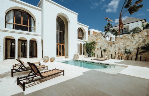 Batu Bolong Hotel | Casa Viamo