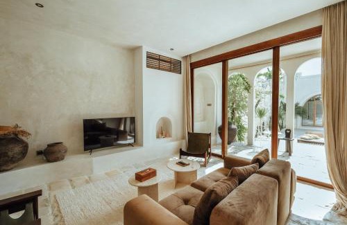 Batu Bolong Hotel | Casa Viamo