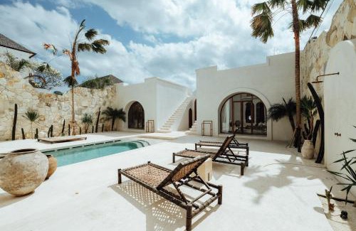 Batu Bolong Hotel | Casa Viamo