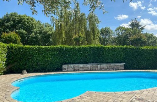 Mologno House | Casa Zoe - con piscina privata -