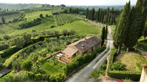 San Gimignano Villa | Casale Esclusivo con Piscina e Vista su San Gimignano