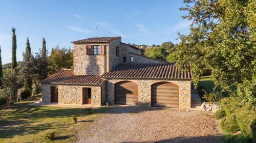 Monteguidi Villa | Casale la Peschiera by VacaVilla