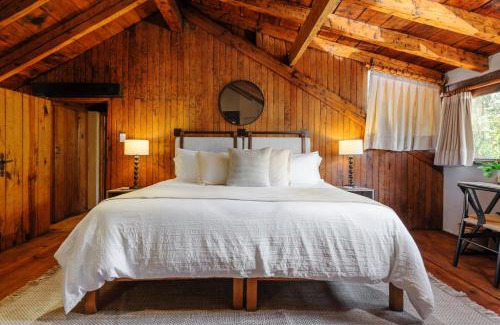 Valle de Bravo Villa | Casas Abi, A Tranquil Retreat Surrounded by nature
