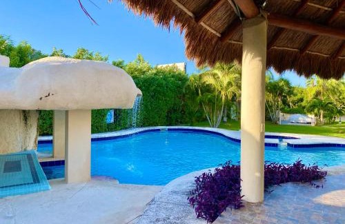 Zona Hotelera Villa | Cascada by Andiani Travel