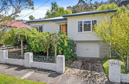 South Hobart House | "Cascade Cottage" adjoining World Heritage Site.
