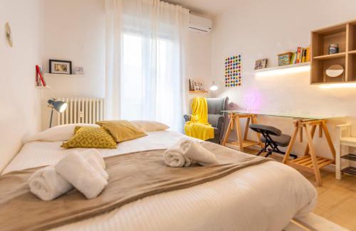 Crescenzago Apartment | CaseOspitali - Alice's House, funzionale trilocale con arredi moderni