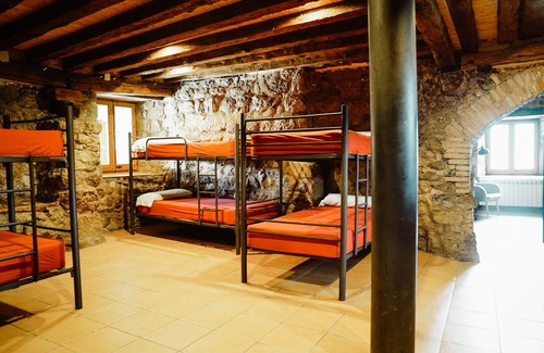 Naves Hostel | Cases Altes de Posada