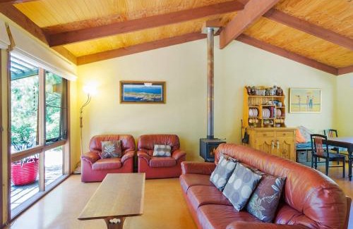 Mystery Bay House | Caseys Pet Friendly Beach Cottage