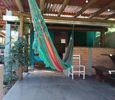 Morretes Ski Chalet | Casinhas do Rio - Casinha Azul na Floresta