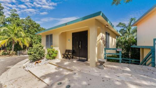 Puntas Apartment | Casita 2 at Ceiba Tree Inn. Tranquility with Garden Views and Pergola with Ocean Overlook