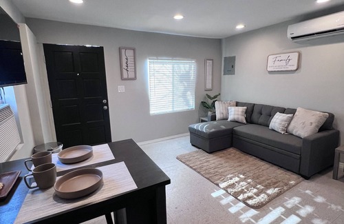 Downtown El Paso Cottage | Casita Blanca