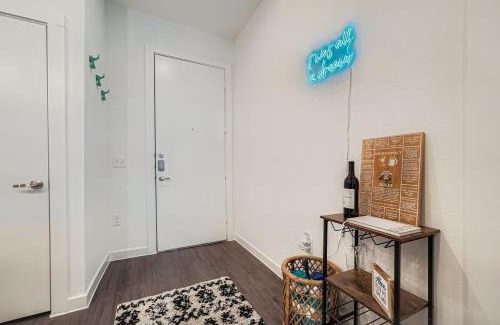 McNeil Apartment | Casita Lonestar - Sleeps 6 - Wi-Fi and Pool Views