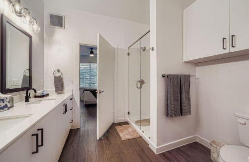 McNeil Apartment | Casita Lonestar - Sleeps 6 - Wi-Fi and Pool Views