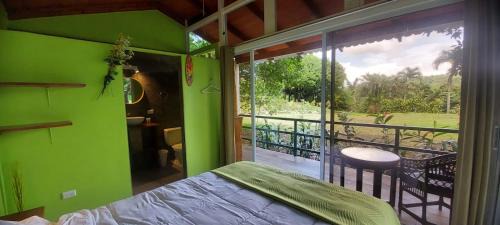 Ciudad Colon Bed & Breakfast | Casita Maripier