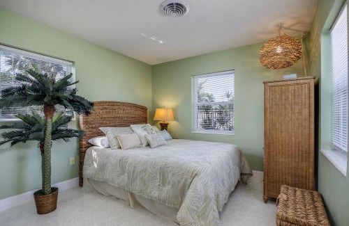 Ocean Shores House | Castaway Cottage Paradise At The Beach!