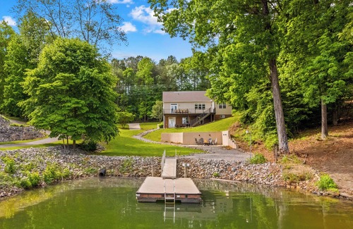Lake Norman of Catawba House | Castaway Cove Lake Norman NC - Beautiful Lake Front Vacation Home!