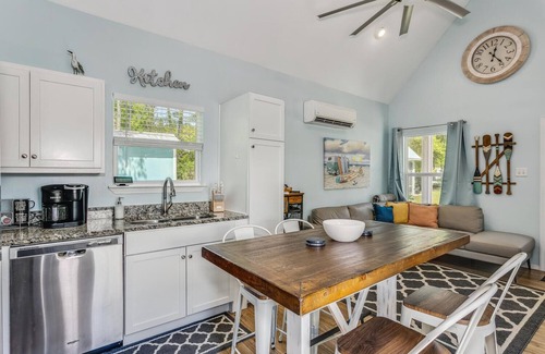 Bon Secour Cottage | Castaway Tiny Home in Bon Secour near Bon Secour River, 8 miles to sportsplex