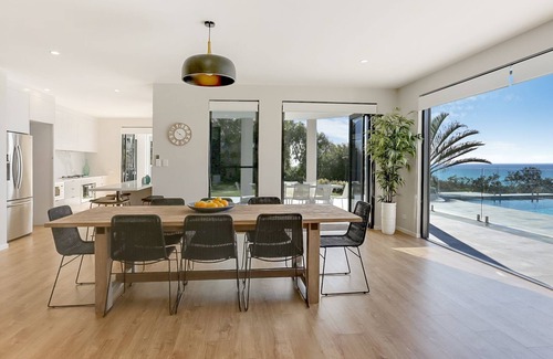 Castaways Beach House | Castaways Beach Escape - 6 Bedroom