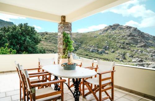 Grambia Villa | Castello Villa (best view in Myloi village)