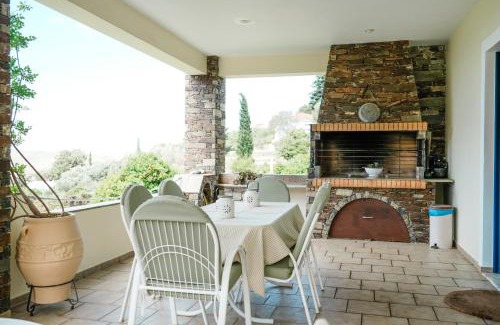 Grambia Villa | Castello Villa (best view in Myloi village)
