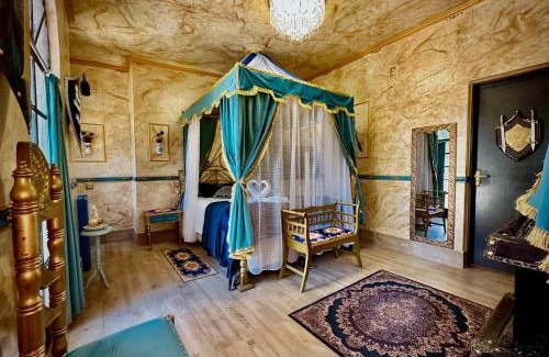 Bueno Brandao Cabin | Castelo Excalibur, Vila Mágica