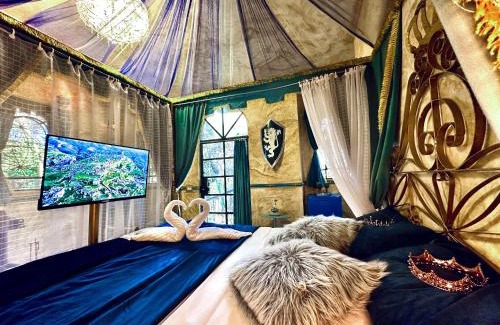 Bueno Brandao Cabin | Castelo Excalibur, Vila Mágica