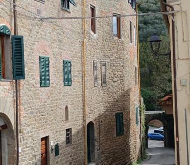 Uzzano Apartment | Castle apartment Aga