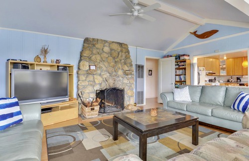 Jenner House | Castle Crag ~ Breathtaking River Ocean Views, Spa, Dog Friendly!