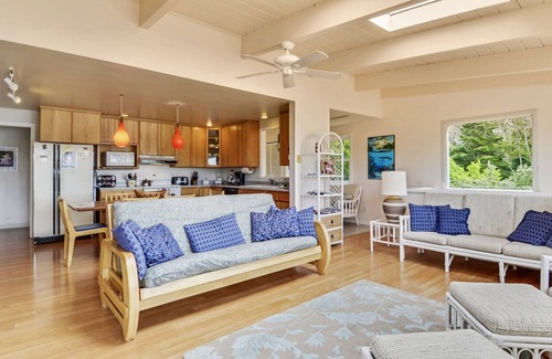 Jenner House | Castle Crag ~ Breathtaking River Ocean Views, Spa, Dog Friendly!