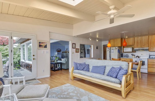 Jenner House | Castle Crag ~ Breathtaking River Ocean Views, Spa, Dog Friendly!