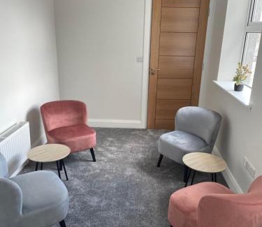 Londonderry Hotel | Castle gate lodge