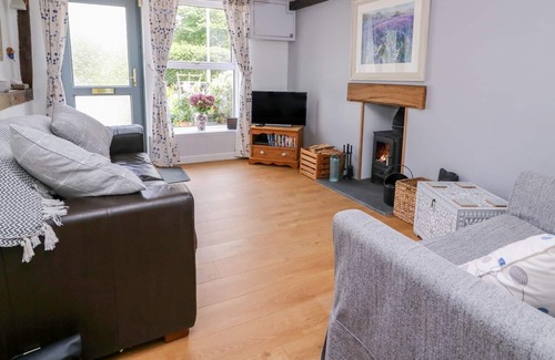 Talgarth Cottage | CASTLE GREEN, pet friendly, character holiday cottage in Talgarth