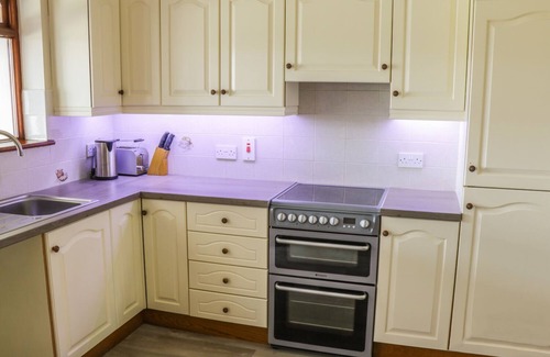 Carrowmoreknock House | CASTLE VIEW, family friendly in Oughterard, County Galway