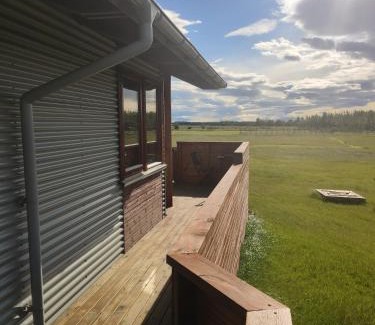 Hraunvellir House | CAT LOVERS ONLY! Bright and Peaceful Cabin with Views & Hot Tub