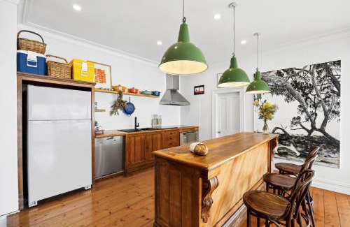 Lorne House | Cathedral Rock Lookout, The Artists Beach House