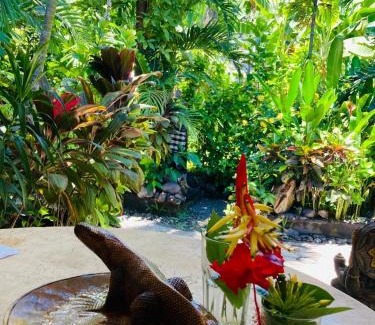 Candi Dasa House | Catra Homestay beachroom 10 B