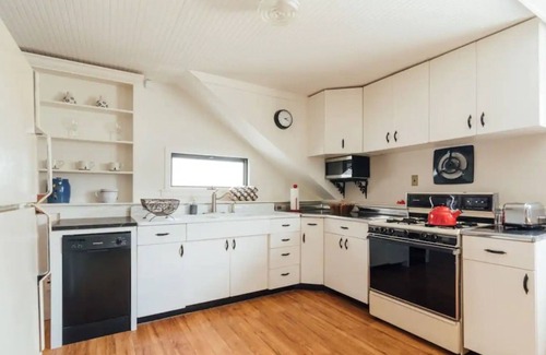 Pine Hill Ski Chalet | Catskill Chalet: Serene Mountain Escape