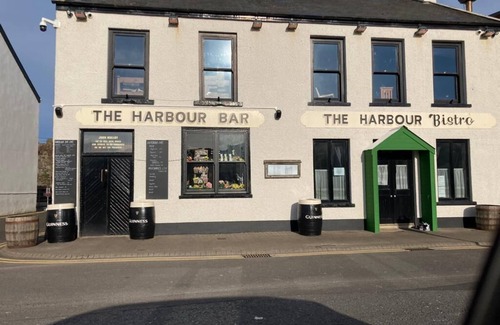 Portrush House | Causeway Cottage Portrush. A delightful mews cottage in the centre of village