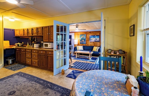 Shelburne Falls Cottage | Cavalier Cottage B&B