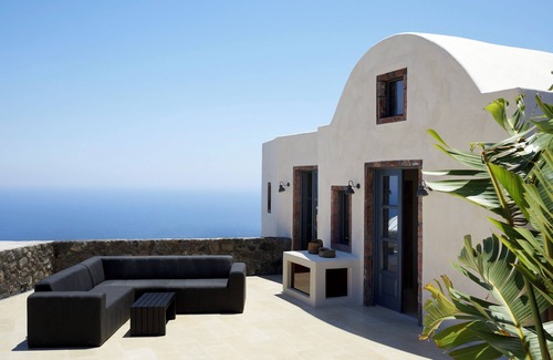 Imerovigli Apartment | Cavalieros Honeymoon Villa with heated pool and caldera view