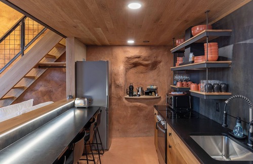 Delta Bed & Breakfast | Cave Suites Among the Orchard