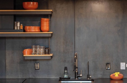 Delta Bed & Breakfast | Cave Suites Among the Orchard