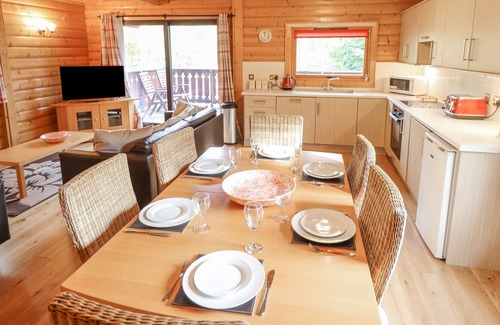 Kenwick Cabin | CAVENDISH LODGE (NO. 60), pet friendly, with a garden in Louth