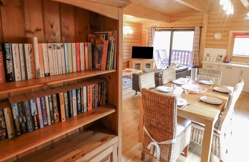 Kenwick Cabin | CAVENDISH LODGE (NO. 60), pet friendly, with a garden in Louth