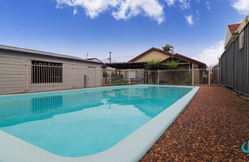 Caves Beach House | Caves Getaway - pool, beach, DOG friendly & air-conditioned for comfort