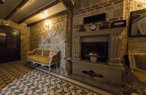 Ayvalik City Center Hotel | CavliHane 1885