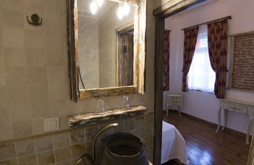 Ayvalik City Center Hotel | CavliHane 1885