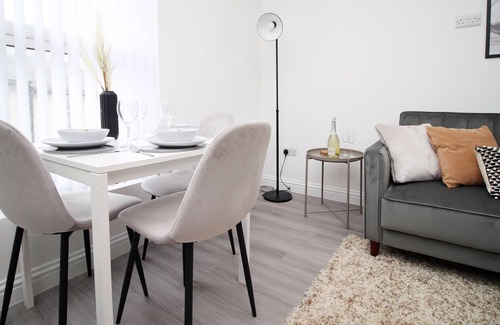 Newport Apartment | Caxton Place by Tŷ SA