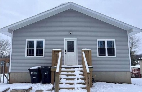 Cayuga House | Cayuga, NY On Seneca River