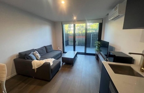 Reid Apartment | CBD | Pool | Sleeps 4 | Parking | Pets